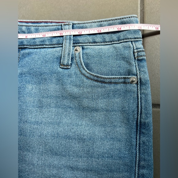 Shorts - Picture 6 of 9